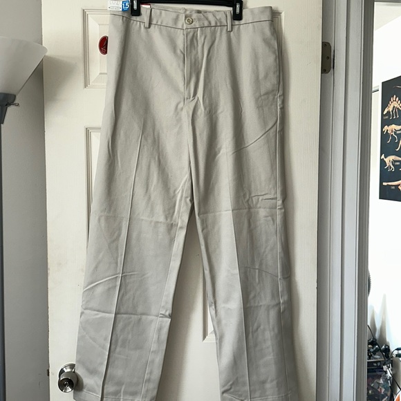 IZOD Mens Dress Pant Khaki Color Luxury Sport Classic Fit 34/32 - Picture 1 of 7